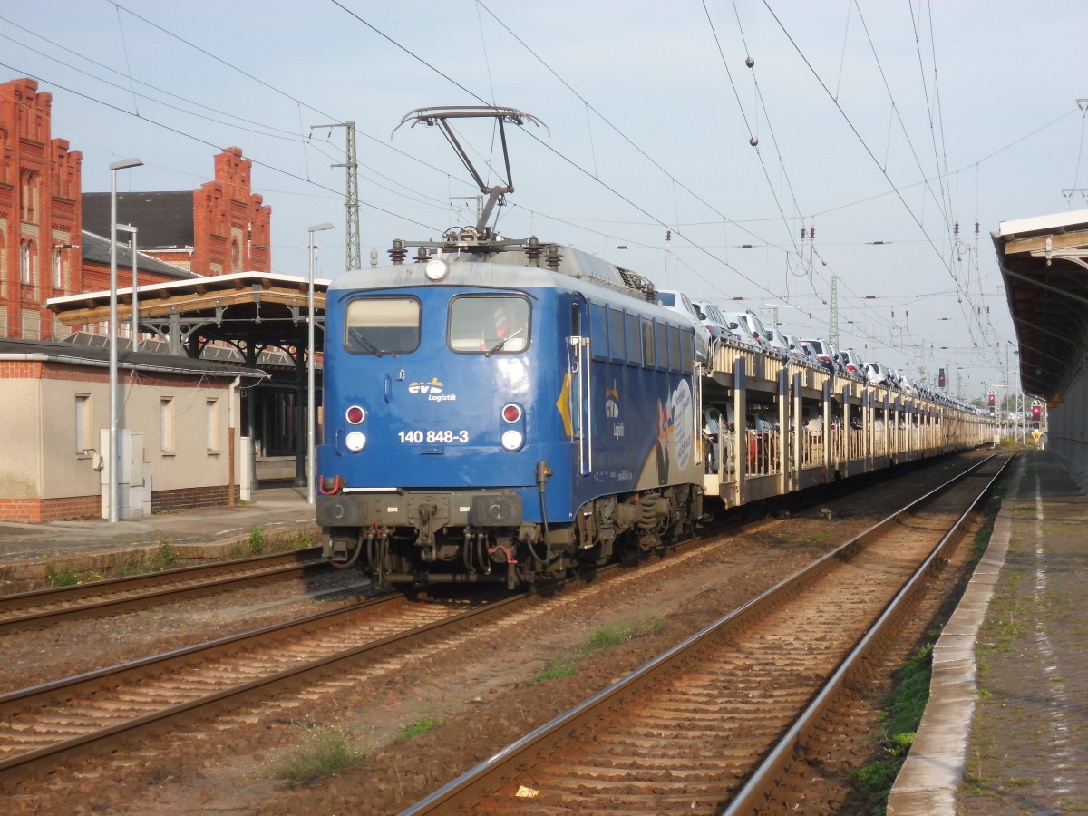 Am 04.10.2015 kam 140 848 mit ihrem Skoda Autozug aus Magdeburg nach Stendal und fuhr weiter nach Wittenberge.