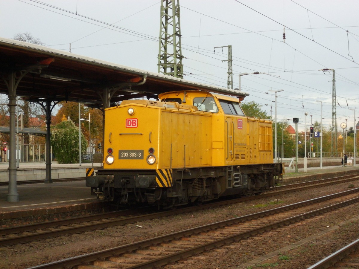 Am 04.11.2014 kam 203 303 aus Richtung Berlin nach Stendal.Nach ihrem Richtungswechsel ging es in das RAW Stendal. 