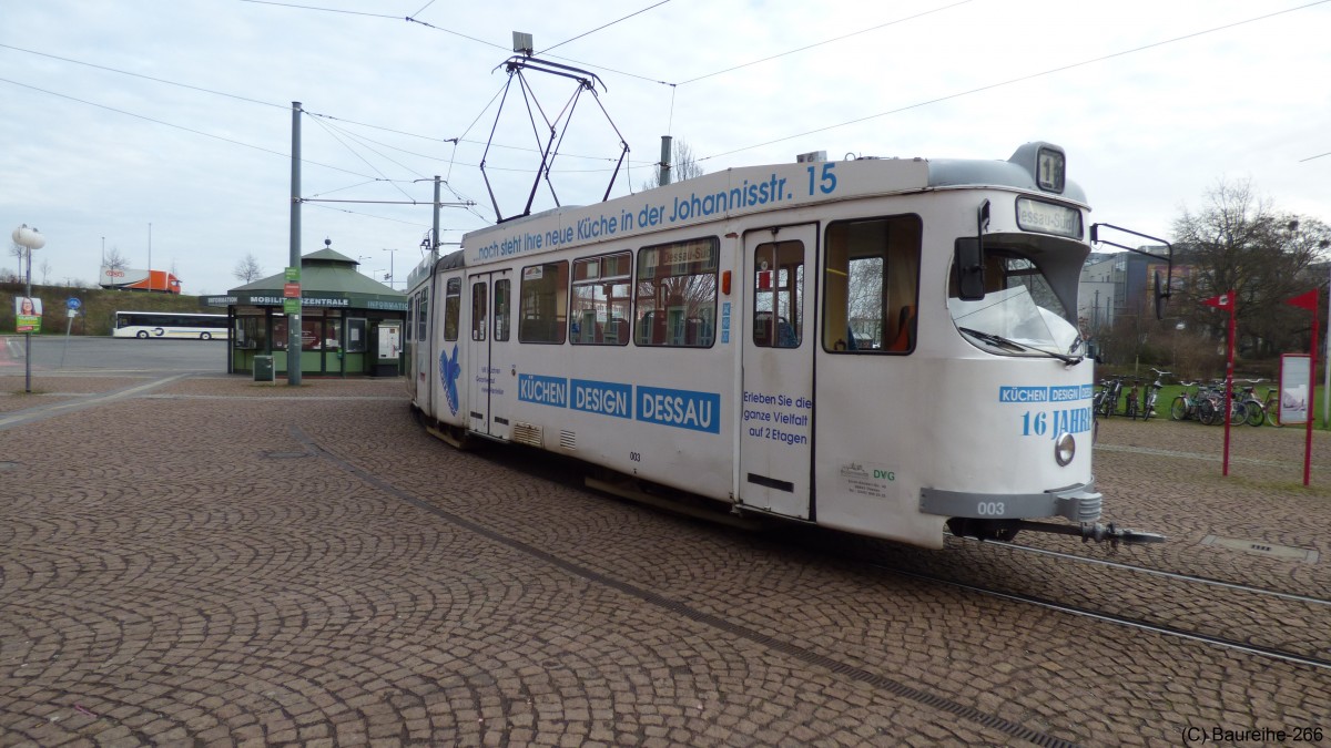 Am 05.02.16 ließ sich Wagen 003 der DVG am Hauptbahnhof Dessau in der Wendeschleife blicken. 