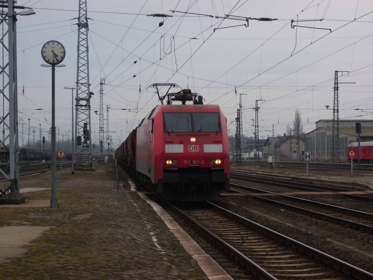 Am 05.03.2016 kam 152 163 mit einem leeren Kalizug aus Richtung Wittenberge nach Stendal und fuhr weiter in Richtung Magdeburg.