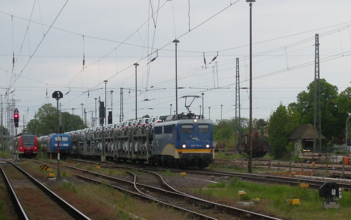 Am 05.04.2014 kam 140 774 mit einem Autozug aus Richtung Magdeburg nach Stendal.
