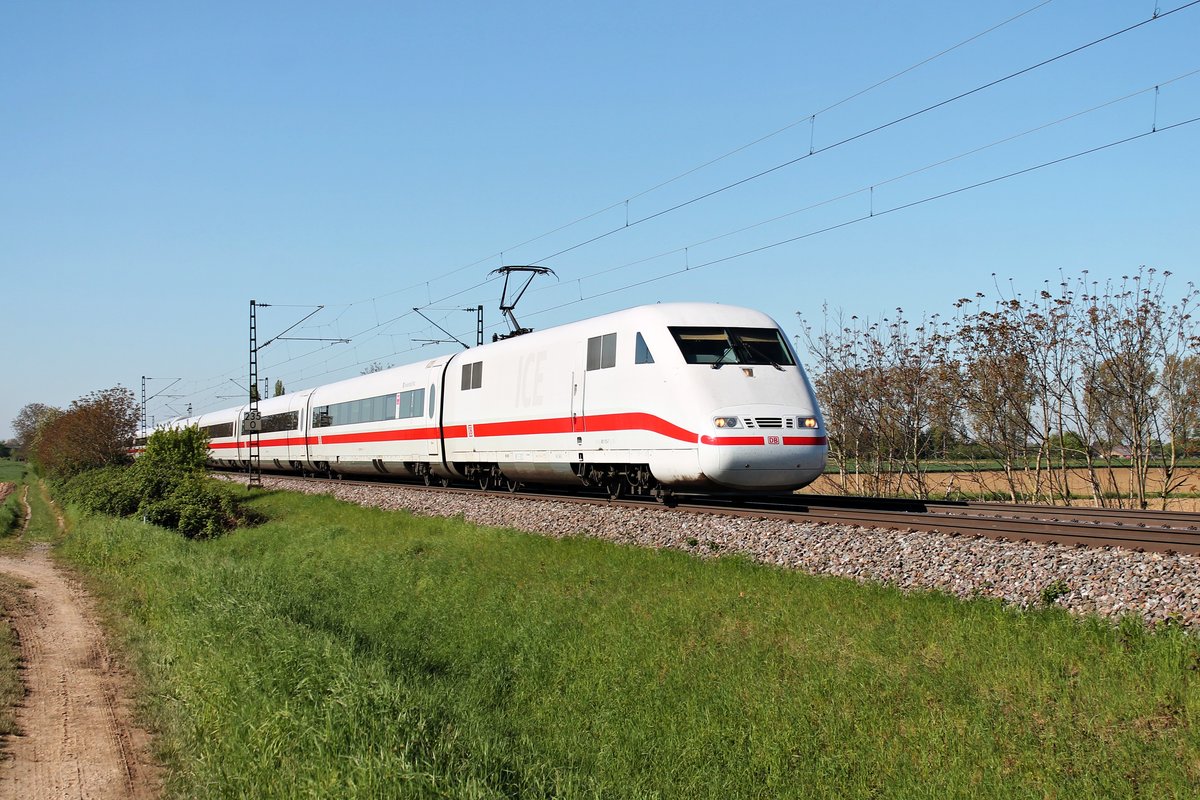 Am 05.05.2016 fuhr 401 513-7  Frankenthal/Pfalz  von Basel SBB in Richtung Norddeutschland, als dieser bei Hügelheim in Richtung Freiburg (Breisgau) fuhr.