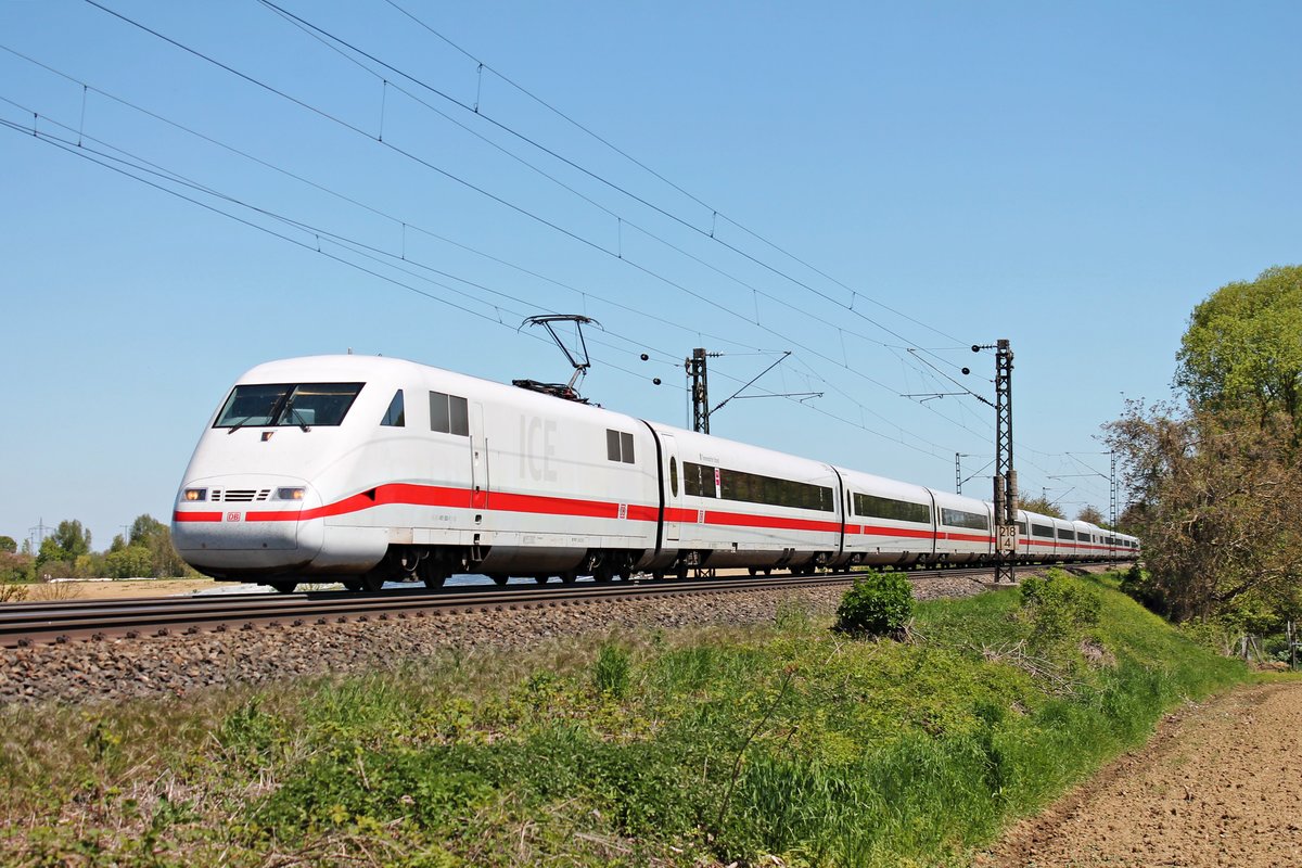 Am 05.05.2016 war 401 083-1  Timmendorfer Strand  auf dem Weg von Norddeutschland in die Schweiz, als dieser südlich von Freiburg (Breisgau) bei Scherzingen in Richtung Basel fuhr.