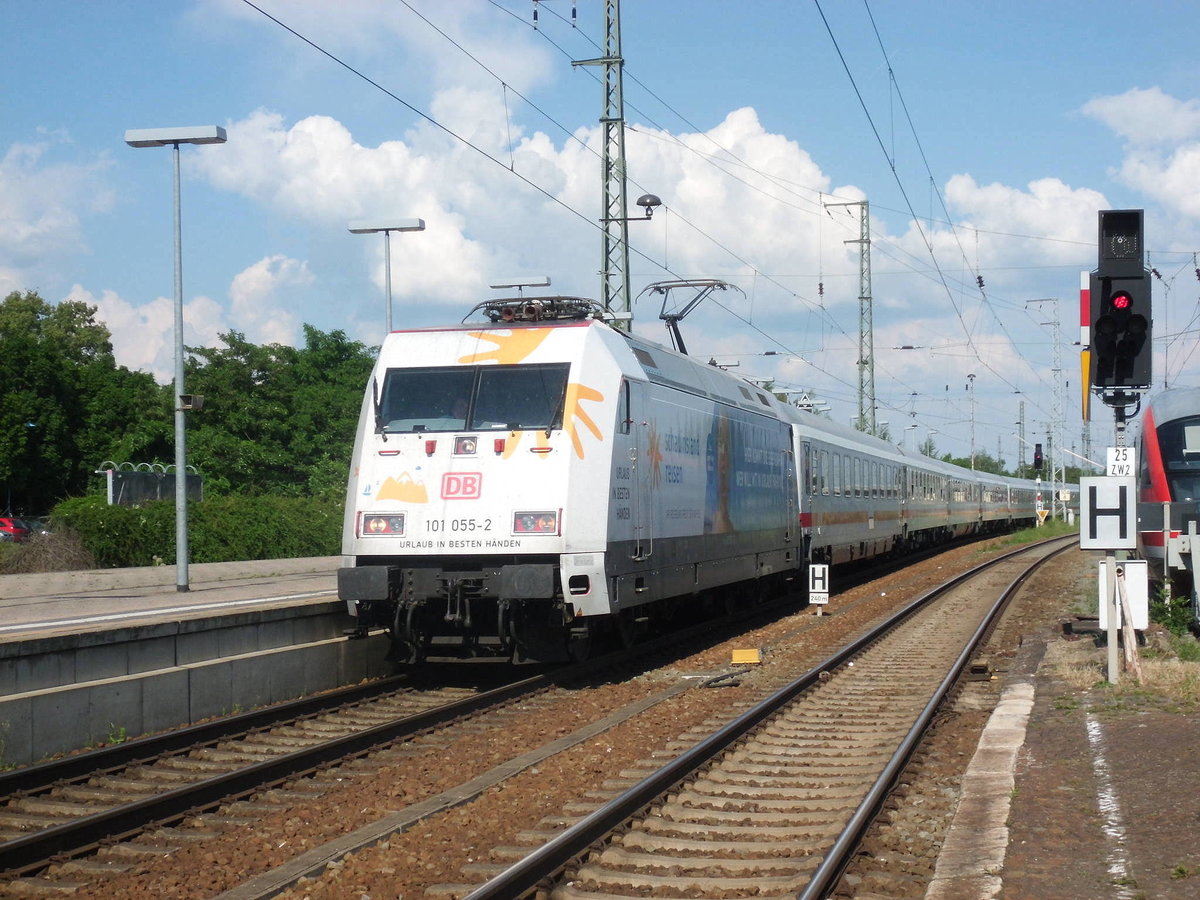 Am 05.06.2016 kam 101 055 mit dem IC 2015 aus Richtung Berlin nach Stendal und fuhr weiter über Hannover nach Köln.