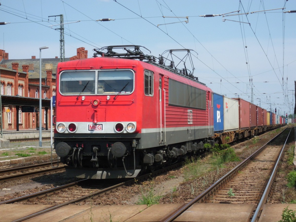 Am 05.07.2014 kam MEG 706 (155 119) mit einem Containerzug aus Richtung Magdeburg nach Stendal und fuhr weiter in Richtung Wittenberge.