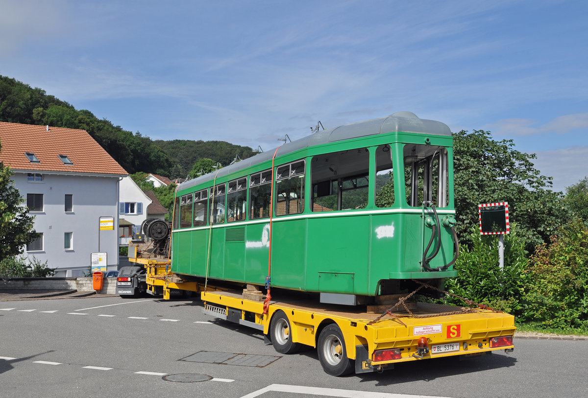 Am 05.07.2016 geht der B 1441 auf die letzte Reise. Da dieser Anhänger mit Asbest behandelt wurde, wird er nach Stein gefahren, wo das Asbest entsorgt wird. Hier befindet sich der Lastwagen auf dem Dorfplatz von Stein.