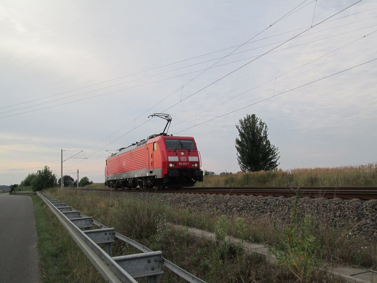 Am 05.08.2016 fuhr die 189 055 durch Lubolz.