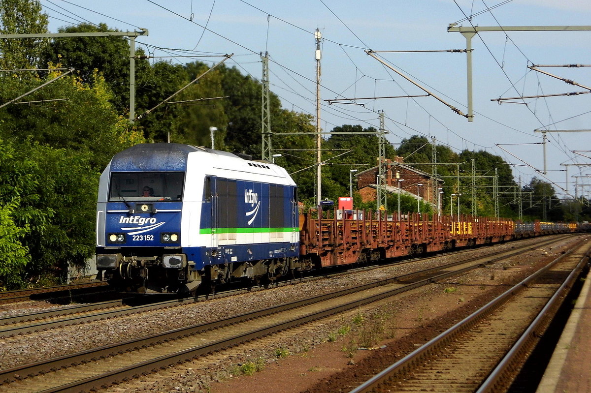 Am 05.09.2017 kam die 223 152-0 von der IntEgro Verkehr GmbH, ( PRESS ) aus Richtung Magdeburg nach Niederndodeleben und fuhr weiter in Richtung Braunschweig . 