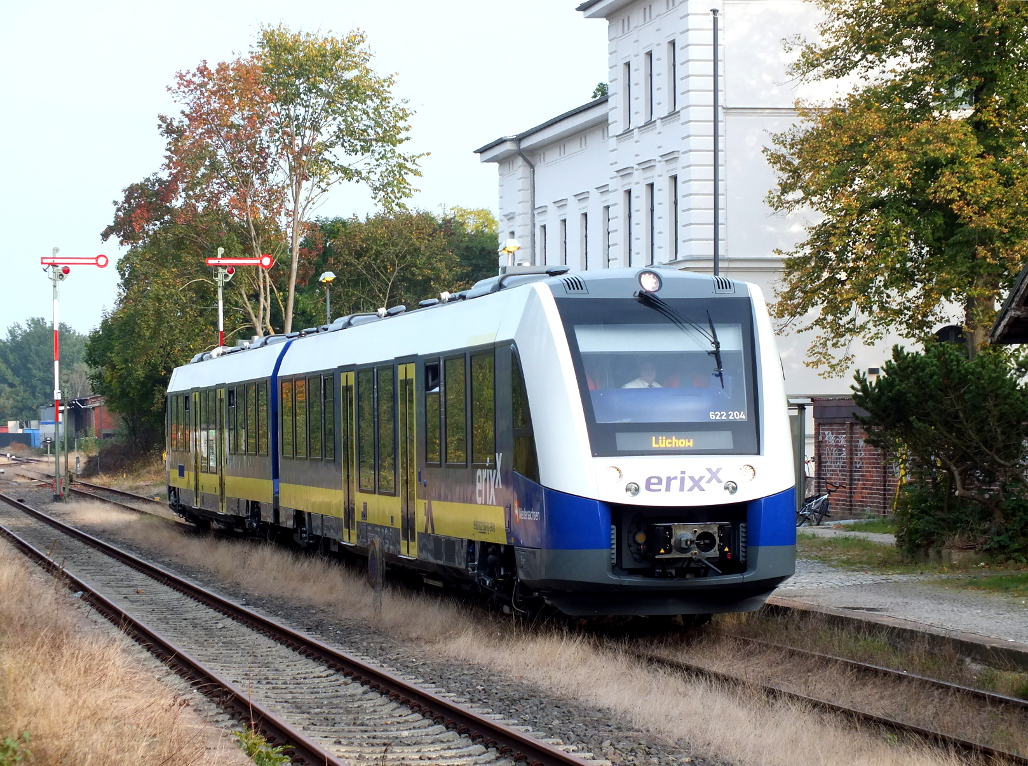 Am 05.10.14 war das Unternehmen Erixx auf dem Mobilitätsfest am neu rennovierten Bahnhof Dannenberg-Ost tätig. Ich hatte die Gelegenheit, die neuen, modernen Fahrzeuge mit allen Vorzügen auf einer kostenlosen Sonderfahrt zwischen Lüneburg, Dannenberg und Lüchow zu genießen.
