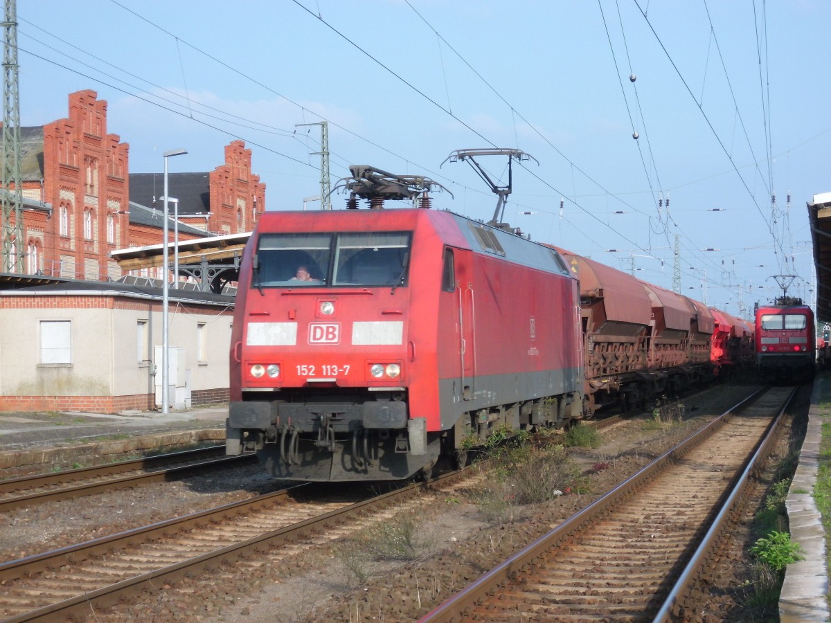 Am 05.10.2014 kam 152 113 mit einem Düngerzug aus Richtung Magdeburg nach Stendal und fuhr weiter in Richtung Wittenberge.