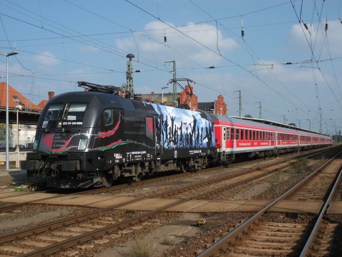 Am 05.10.2014 kam 182 509 mit ihrem IRE 18598 aus Richtung Berlin nach Stendal und fuhr weiter in Richtung Salzwedel nach Hamburg.