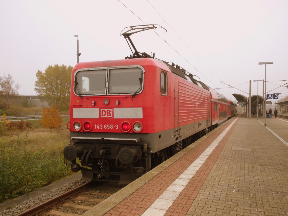 Am 05.11.2014 kam 143 658 von Stendal und fuhr in Richtung Schönebeck Bad Salzelmen. 