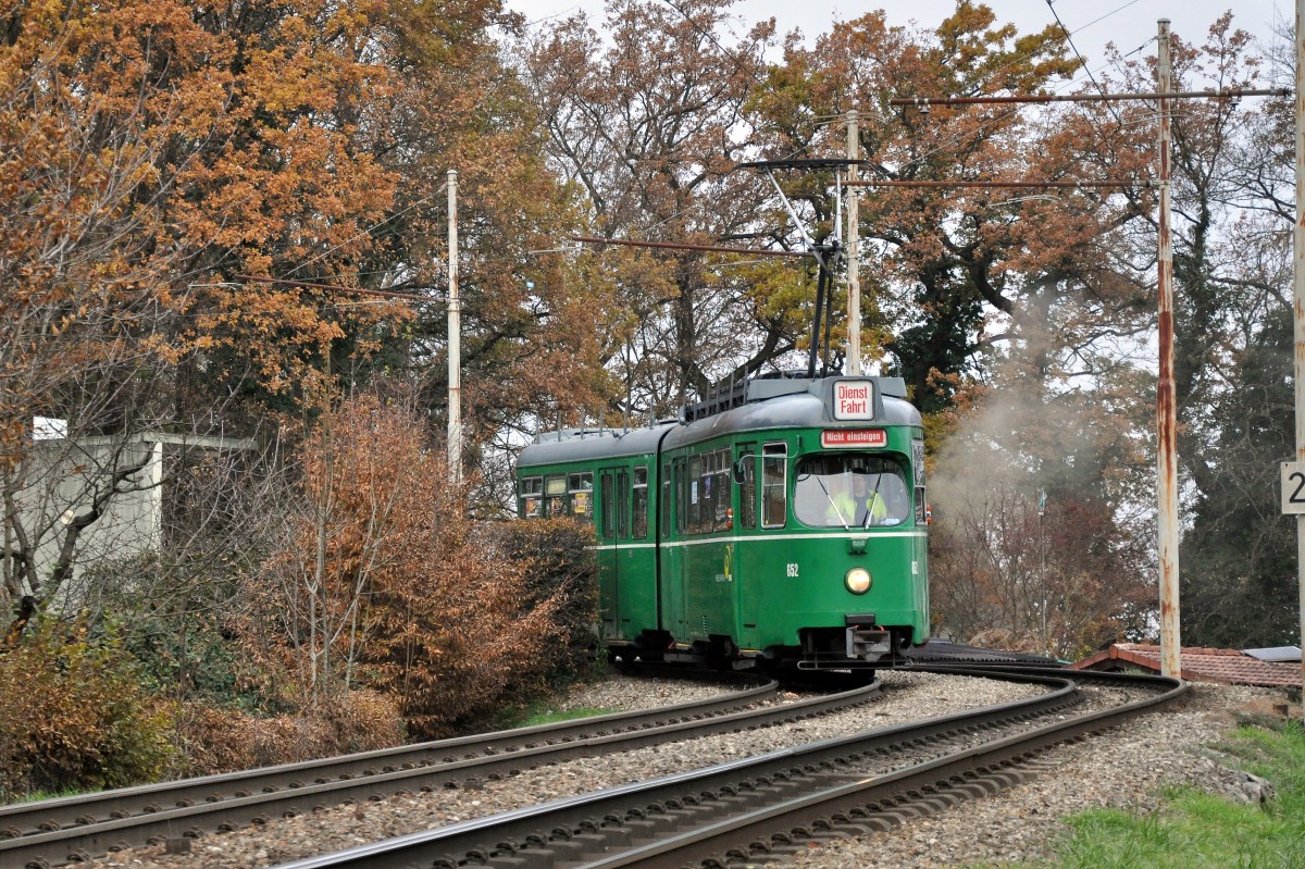 Am 05.12.2013 entgleiste der Be 4/6 652 mit einer Fahrschule bei der Wolfschlucht Richtung Bruderholz. Hier wird der Wagen nach der Aufgleisung ins Depot gefahren. Die Aufnahme an der Haltestelle Hechtliacker stammt vom 05.12.2013.
