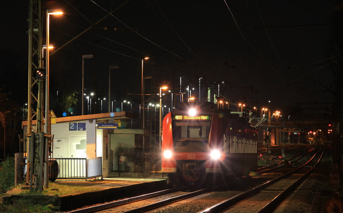 Am 05.12.2020, der letzte Tag der Quitschies auf der RB33 stand 425 022 als RB33 nach Duisburg Hbf in Rheinhausen Ost. 