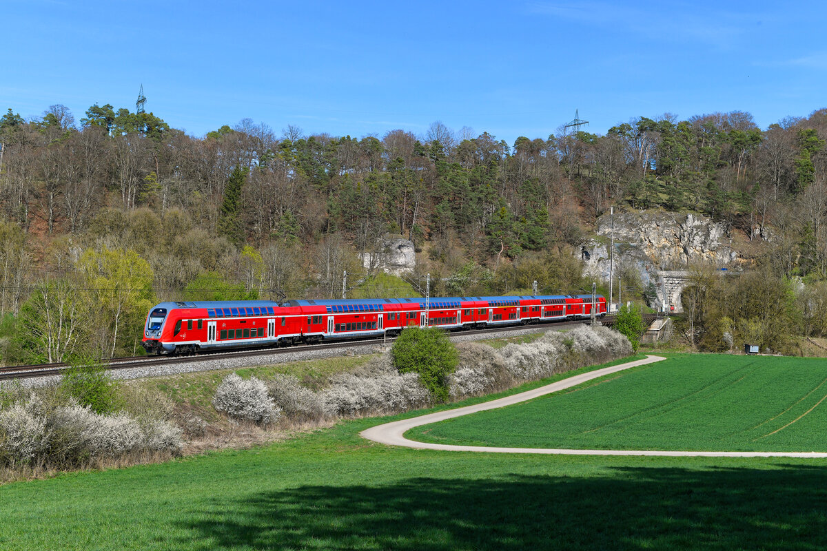 Am 06. April 2024 war der 445 072 als RB 59156 nach Treuchtlingen unterwegs. Bei Esslingen im Altmühltal konnte ich den sechsteiligen Twindexx-Triebzug aufnehmen. 