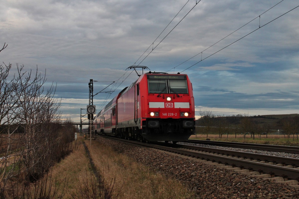 Am 06.01.2014 fuhr 146 228-2  St.Georgen  mit der RB 26573 (Offenburg - Neuenburg (Baden)) ihrem nächsten Zwischenhalt in Müllheim (Baden) entgegen.