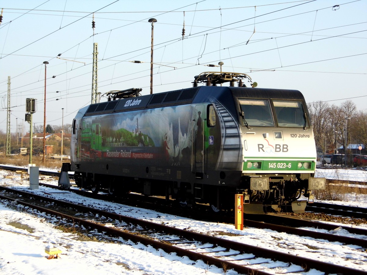 Am 06.02.2015 war die 145 023-6 von der Press in Stendal abgestellt .