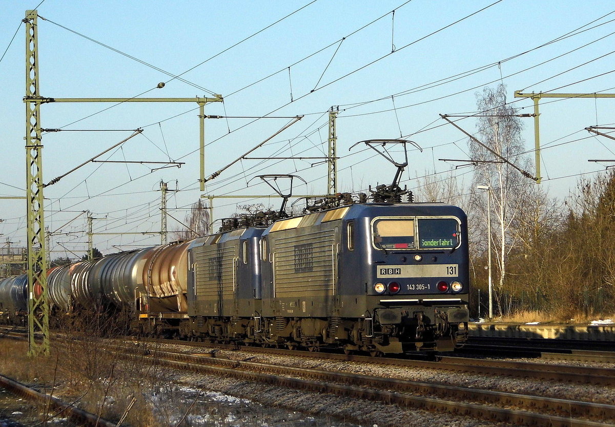 Am 06.02.2018 kamen die 143 143-6 und die 143 305-1 von der RBH Logistics GmbH, aus Richtung Braunschweig nach Niederndodeleben und fuhr weiter in Richtung Magdeburg . 