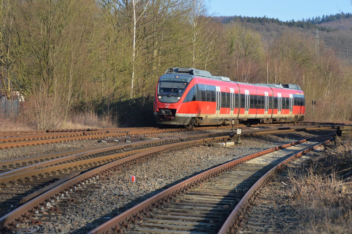 Am 06.02.2020 erreicht 644 062 mit dem RE57 nach Dortmund den Bahnhof Arnsberg.