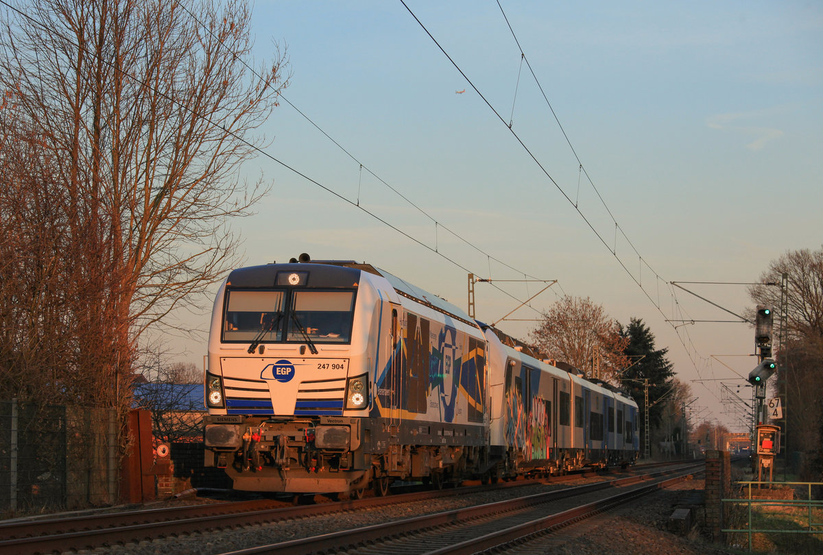 Am 06.03.2021 zog EGP 247 904 den verunfallten ODEG 4746 301 nach Wegberg-Wildenrath durch Mönchengladbach-Lürrip. 