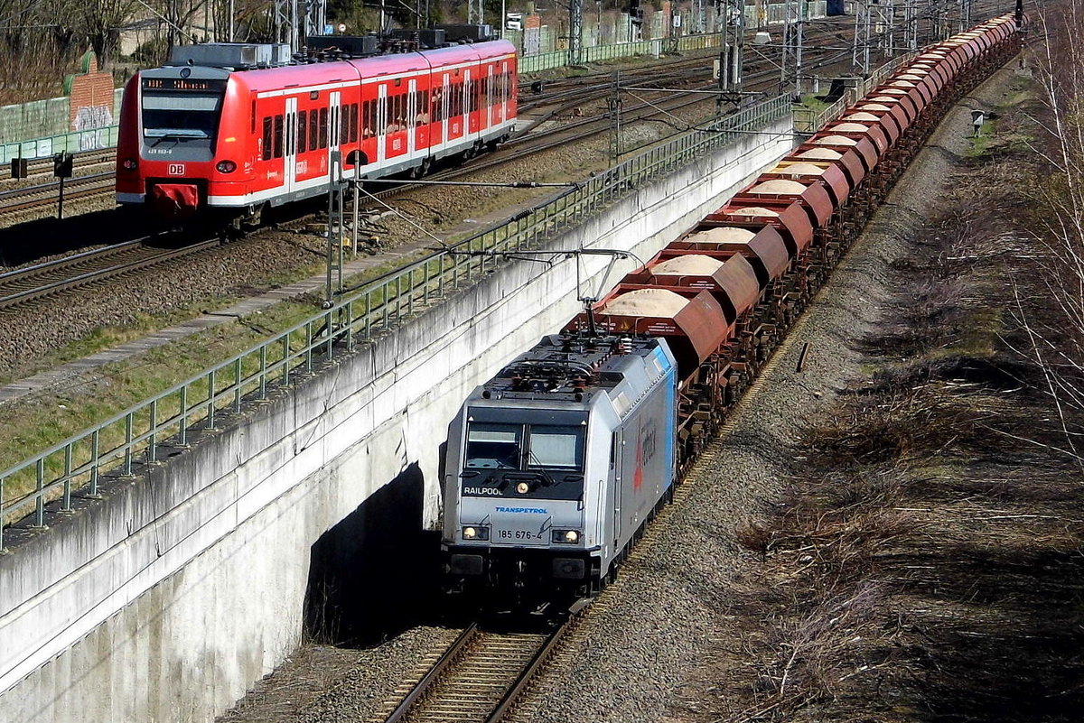 Am 06.04.2018 fuhr die 185 676-4 von der VTG Rail Logistics Deutschland GmbH, Hamburg ( Railpool ) von Stendal in Richtung Braunschweig . 
