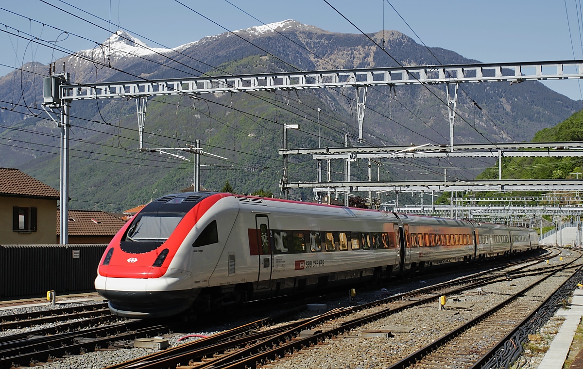 Am 06.05.2019 verlässt ein RABDe 500 Bellinzona in Richtung Norden