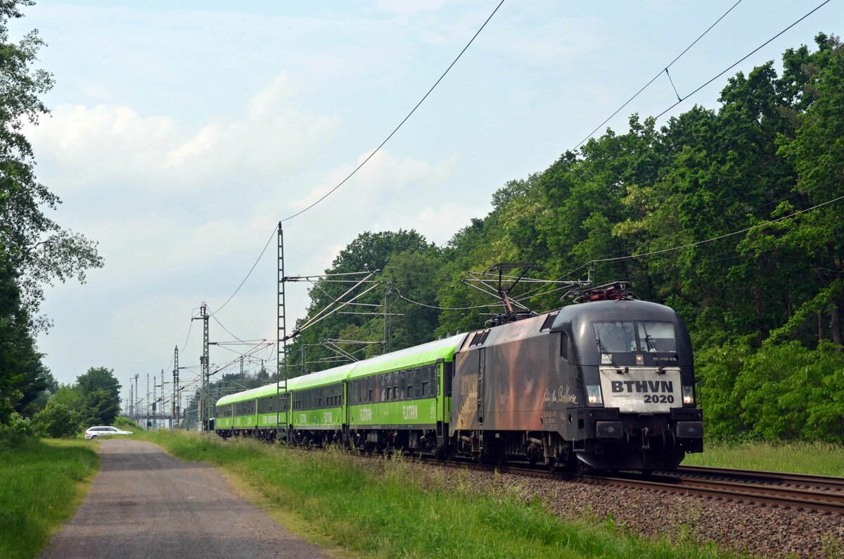 Am 06.06.21 bespannte 182 510 den FLX 1358 von Leipzig nach Hamburg. Hier rollt Beethoven durch Radis Richtung Wittenberg.