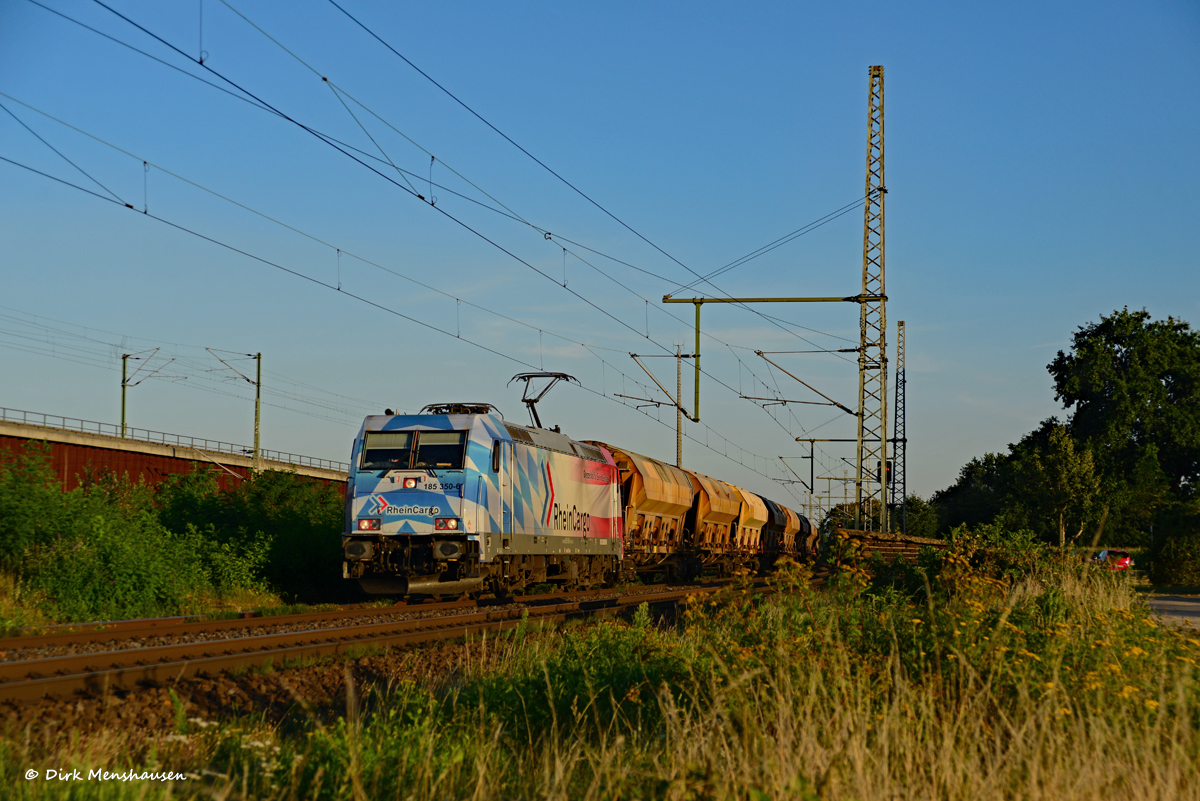Am 06.08.2020 ist 185 350 (RheinCargo) bei Köln (Porz-Wahn) auf dem Weg nach Norden.
