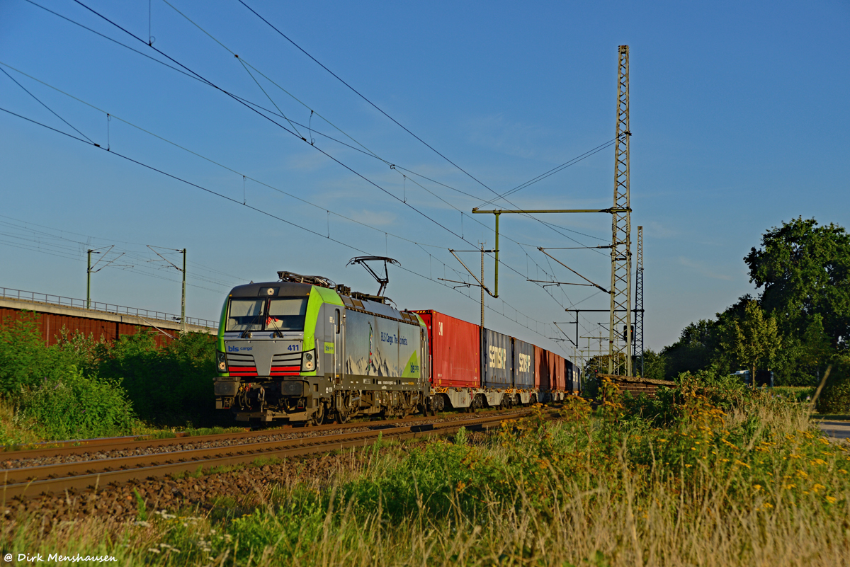 Am 06.08.2020 ist 475 411 (BLS Cargo) bei Köln (Porz-Wahn) auf dem Weg nach Norden.