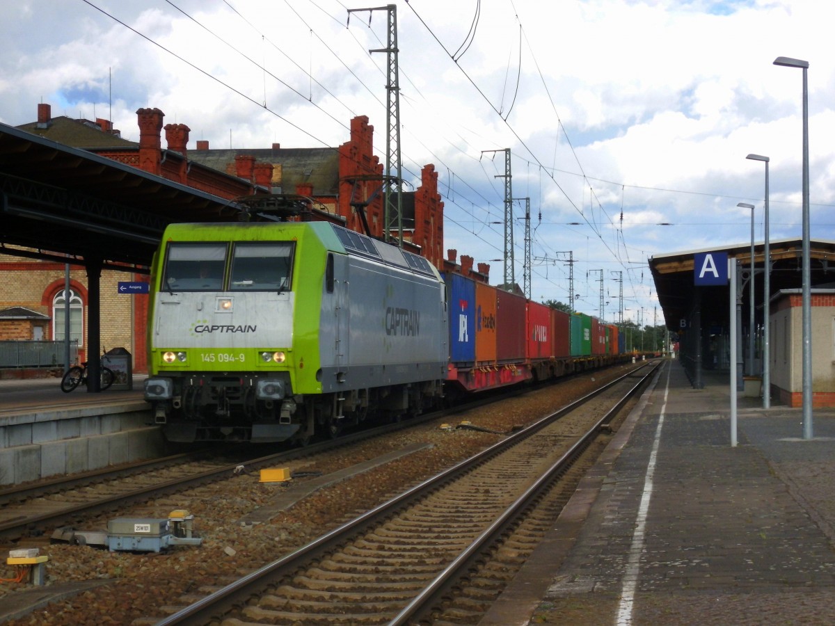 Am 06.09.2015 kam 145 094 mit ihrem Containerzug aus Berlin nach Stendal und fuhr weiter Richtung Salzwedel.