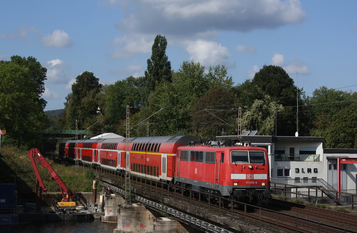 Am 06.09.2020 fuhr ich zur Fotostelle `Wetterblick´ um ein paar Loks der Baureihe 111 zu knippsen, dabei fuhr mir 111 095 mit dem RE4 nach Aachen Hbf vot die Kamera. 