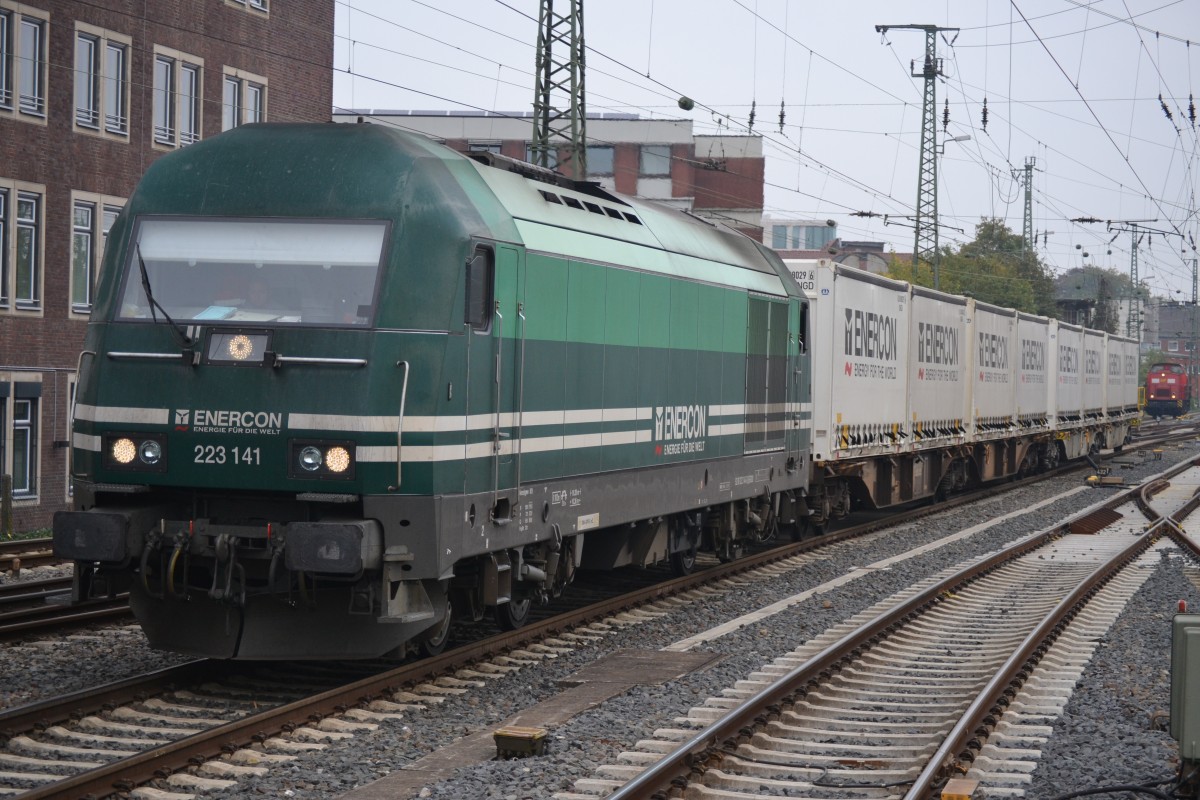 Am 06.10.14 brachte 223 141 ihren Enercon Container Zug brav durch den Münsteraner Hbf.  