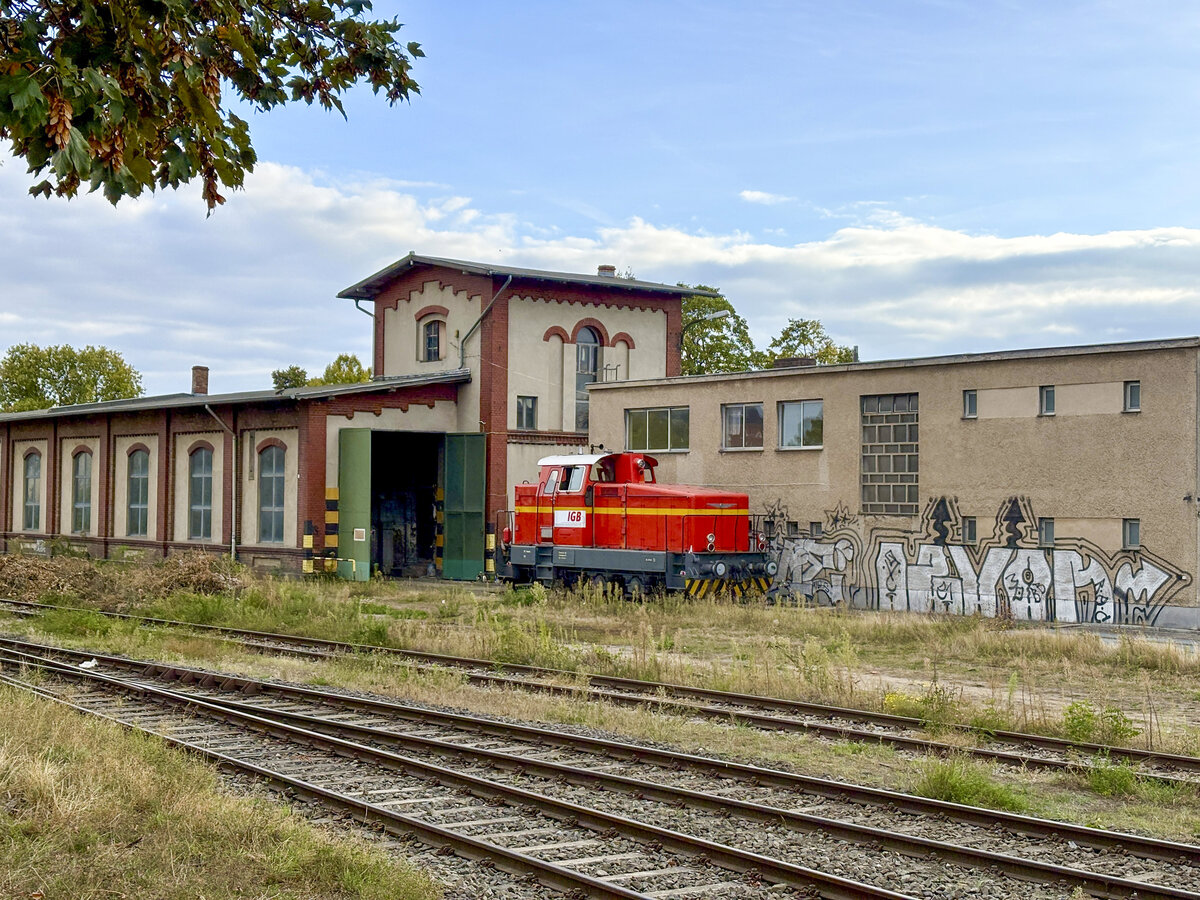 Am 06.10.2026 Nachmittag erblickte ML 00613 nach l�ngerer Zeit das Tageslicht, am Bahnhof Teltowkanal. Nur sind dort einige Gleise dem Schrottpreis gewichen im Jahr 2025. Zum Gl�ck besteht noch ein Anschluss zur Halle.