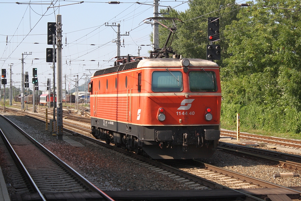 Am 06.September 2013 fuhr die 1144.40 durch den Bf.Jedlersdorf in Richtung Stockerau.