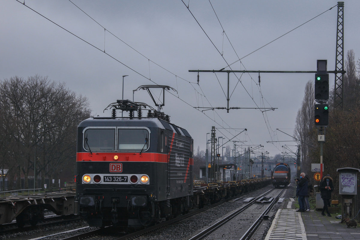 Am 07.01.2021 zog DB Regio/Beltarail 143 326 einen leeren Containerzug nach Frankfurt(Oder) durch Rheinhausen Ost. 