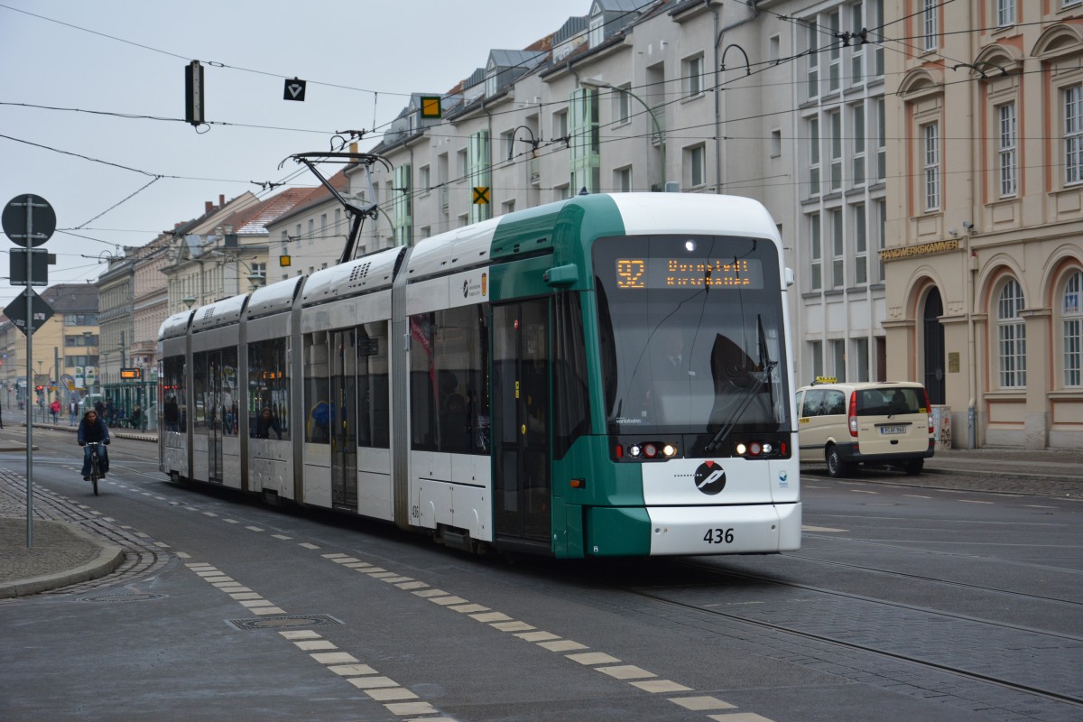 Am 07.02.2015 fährt die Vario Bahn  436  auf der Linie 92 nach Bornstedt. Nächster Halt, Potsdam Brandenburger Straße.