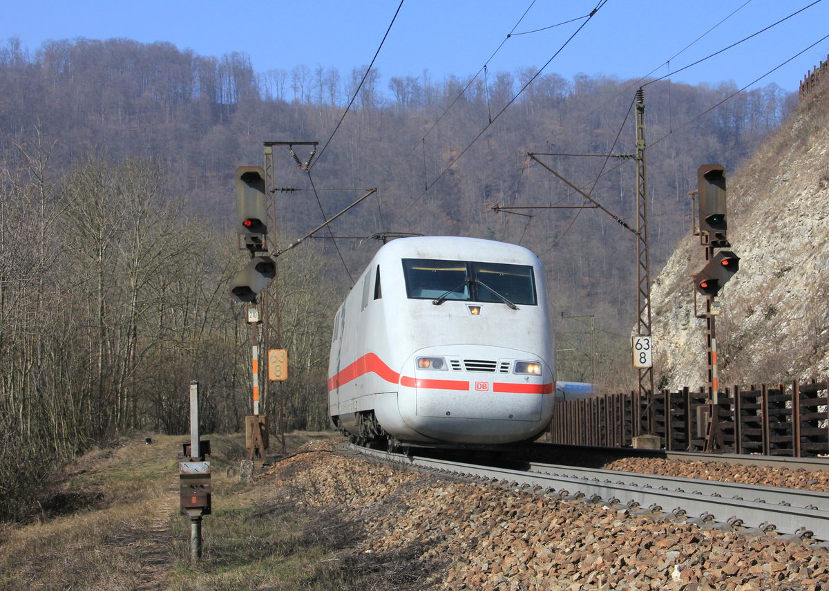 Am 07.03.2014 erklimmt ein unbekannter 401 als ICE Berlin-München die Geislinger Steige bei Kilometer 63,8.