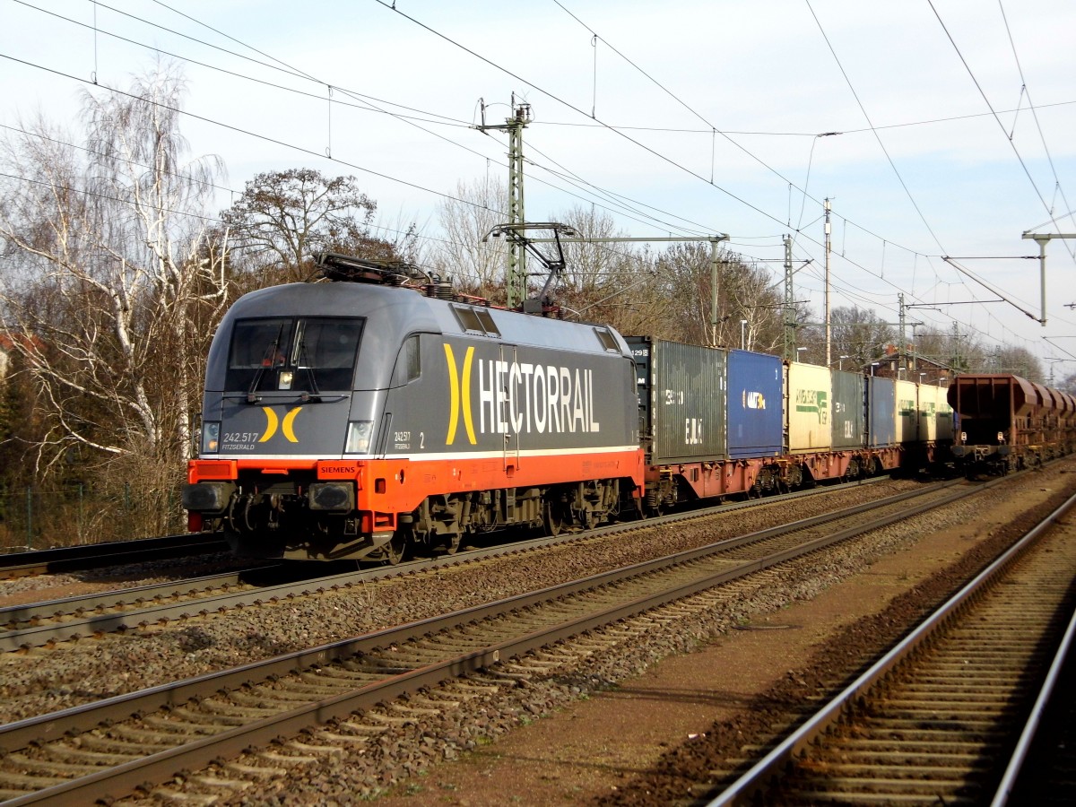 Am 07.03.2015 kam die 242.517 von der LOCON Benelux B.V., Zwolle (Hector Rail AB.)  aus Richtung Magdeburg nach Niederndodeleben und fuhr weiter in Richtung Braunschweig .
