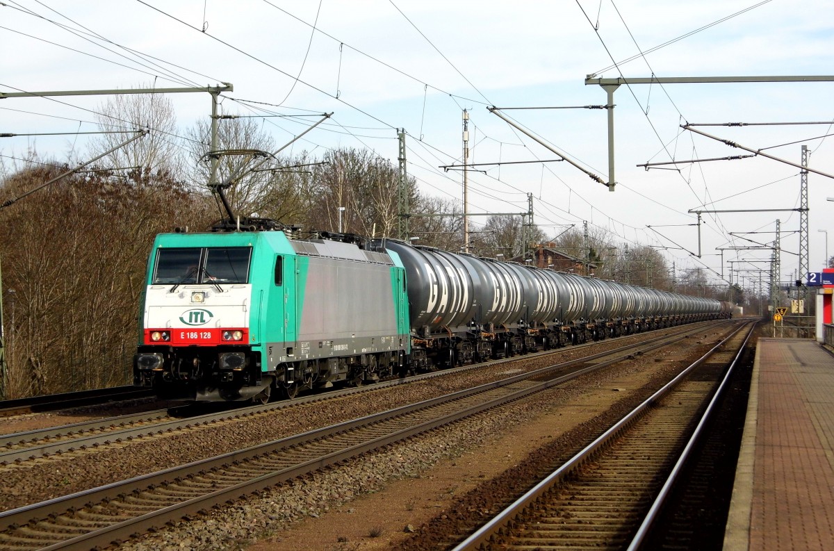 Am 07.03.2015 kam die E 186 128 von der ITL aus Richtung Magdeburg nach Niederndodeleben und fuhr weiter in Richtung Braunschweig .