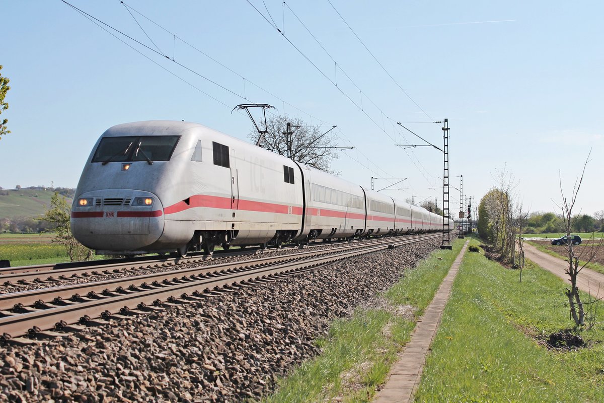 Am 07.04.2017 fuhr 401 068-2/401 004-7  Fulda  als ICE 274 (Basel SBB - Berlin Ostbahnhof) an Hügleheim vorbei und fuhr in Richtung Freiburg (Breisgau).