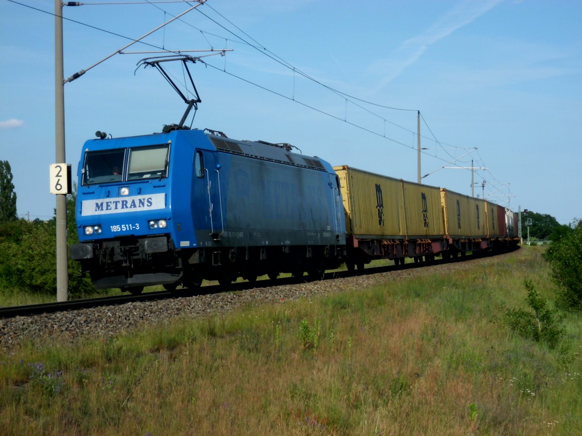 Am 07.06.2014 kam 185 511 mit einem Containerzug aus Richtung Stendal und fuhr in Richtung Salzwedel. 