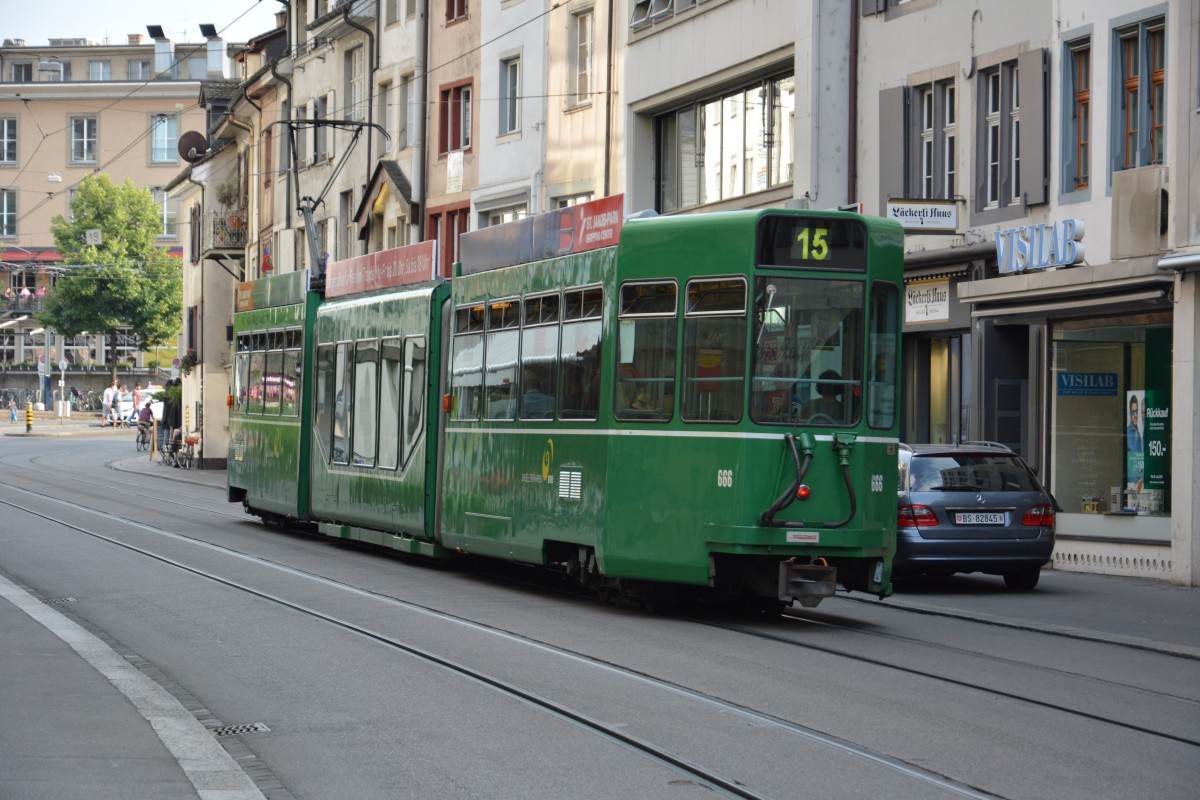Am 07.06.2015 wurde diese Schindler Guggummere mit der Nummer  666  am Barfüsserplatz in Basel aufgenommen.