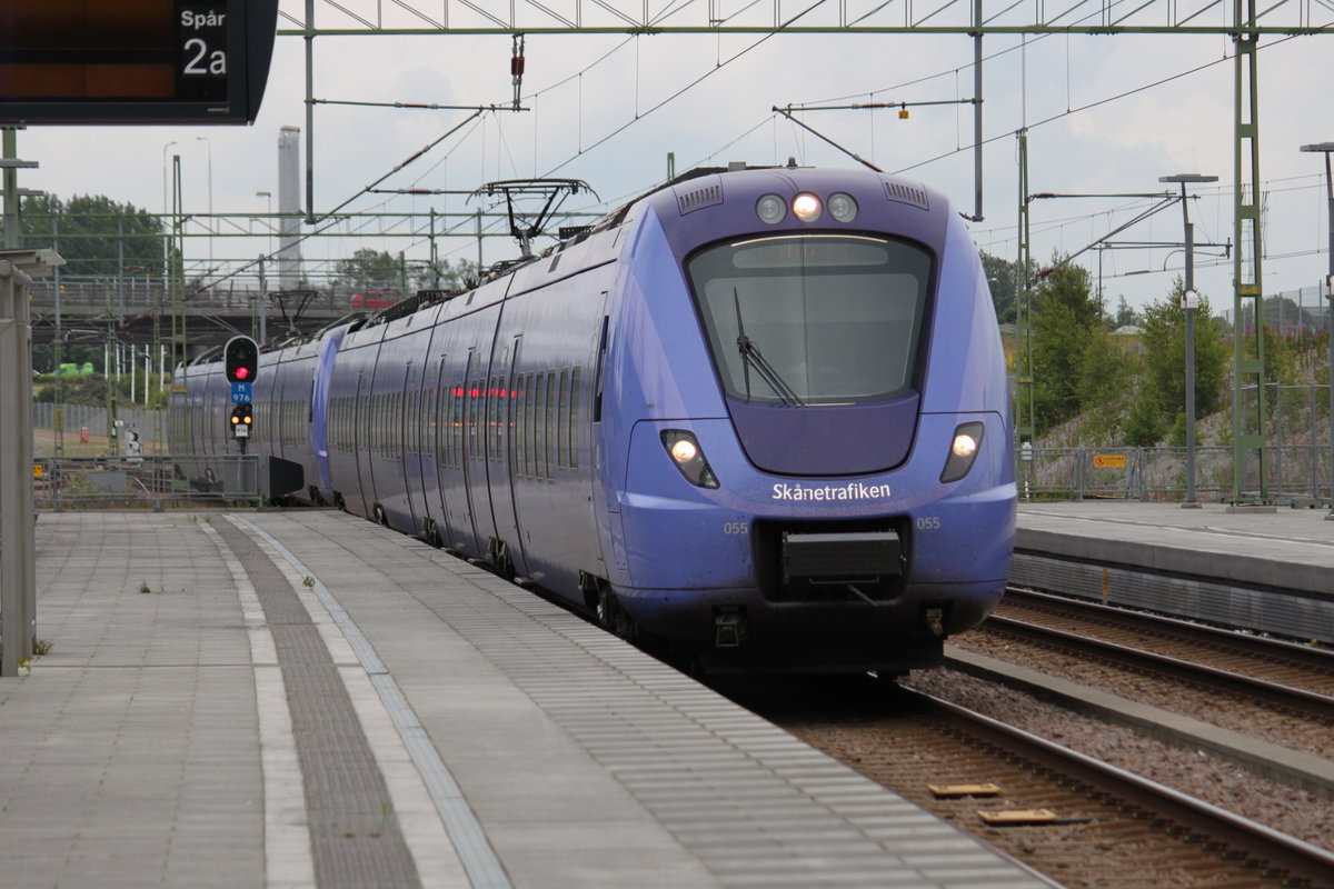 Am 07.07.2017 erreicht eine Doppeltraktion X61 von Skånetrafiken den Bahnhof Malmö Hyllie als Pågatåg nach Trelleborg.