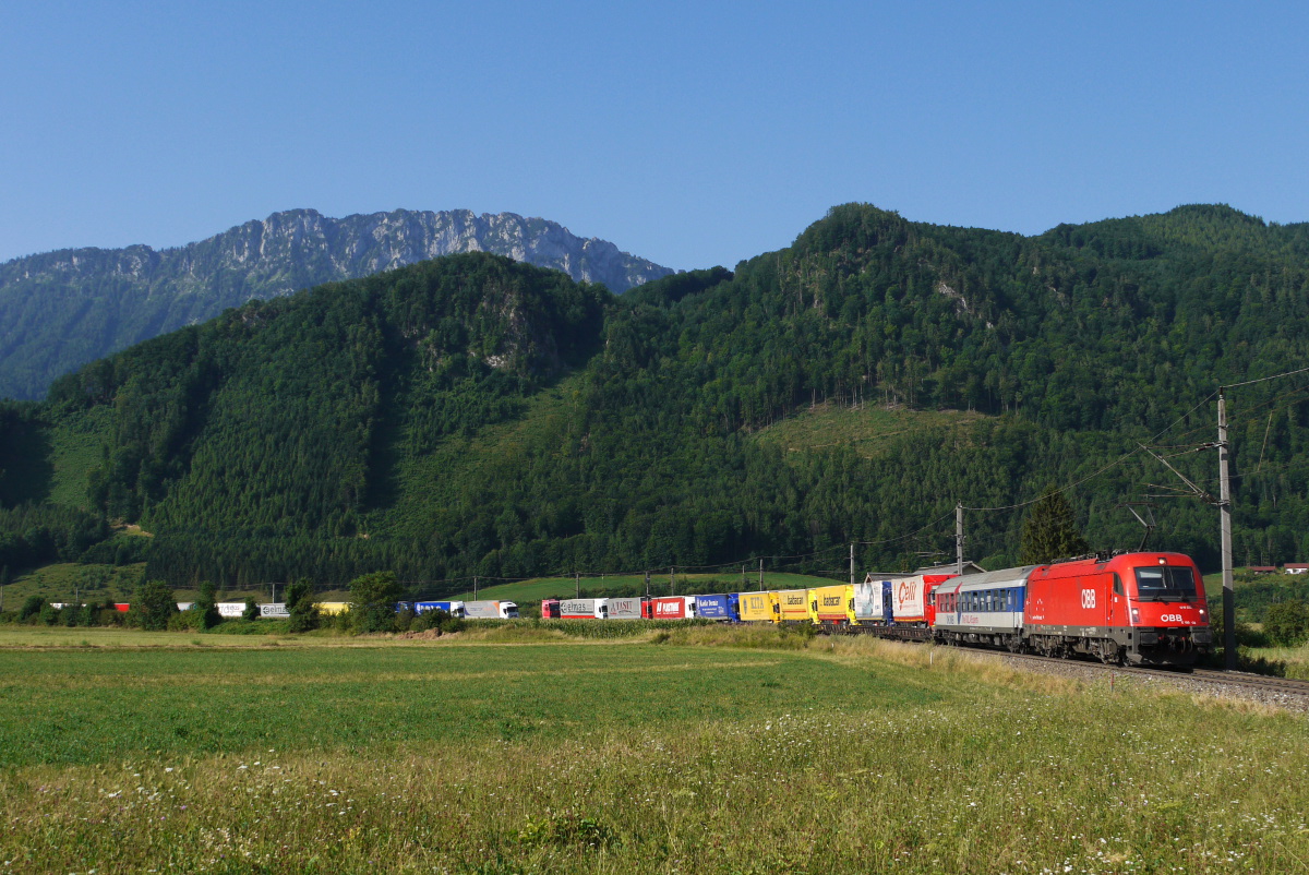 Am 07.08.13 konnte ich bei Micheldorf in O die BB 1216 023 mit der umgeleiteten SROLA 43264 (Fernetti - Salzburg Hbf) aufnehmen.