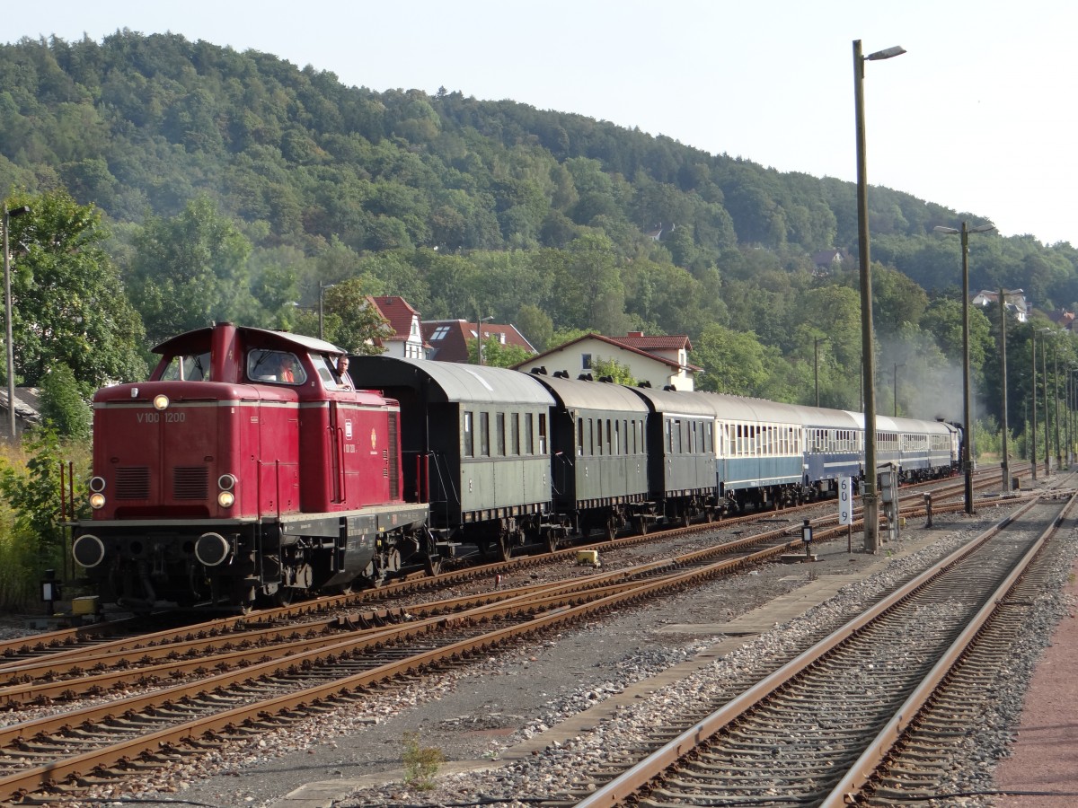Am 07.09.13 gab es die XIX. Meininger Dampfloktage. Hier die Bereitstellung des Sonderzuges aus Frankfurt mit V100 1200 und 52 4867.