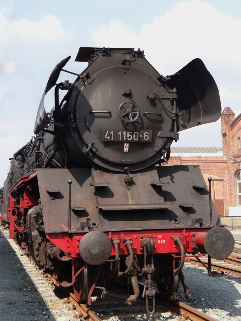 Am 07.09.13 gab es die XIX. Meininger Dampfloktage. Zusehen die 41 1150, bei so einem Bild braucht man sehr sehr viel Geduld.