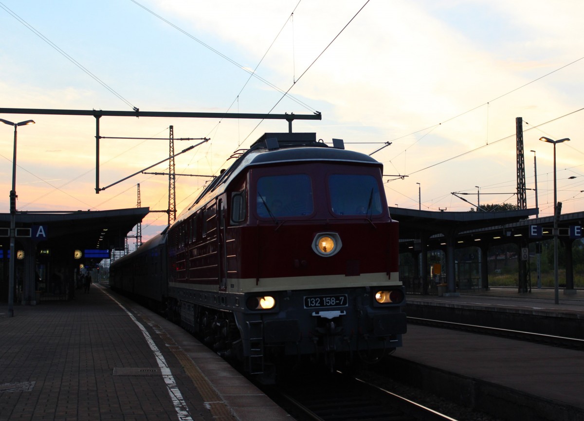 Am 07.09.13 ging es mit dem Eisenbahnmuseum Leipzig und der LEG 132 158 nach Meiningen zu den XIX Dampfloktagen. Hier zusehen in Weimar bei der Rckfahrt.