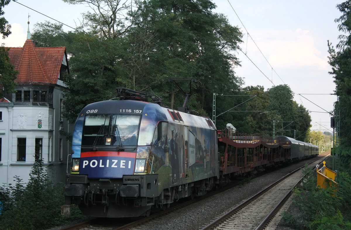 Am 07.09.2020 zog der Polizei-Taurus 1116 157 von ÖBB den Leerpark für den NJ420/40420 durch Hilden Süd am `Ehrenfriedhof´ vorbei. 