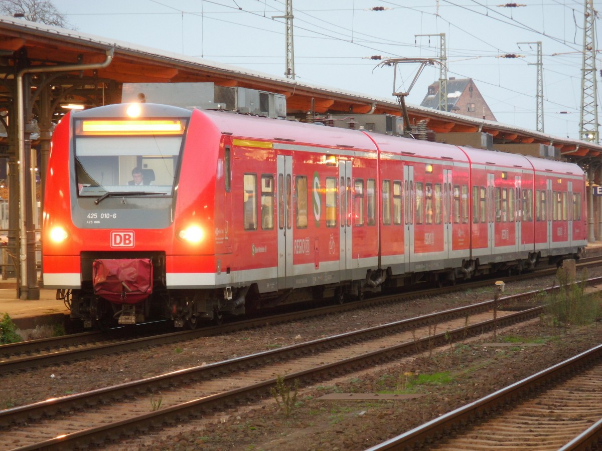 Am 07.11.2014 kam 425 010/506 (im neuen Glanz) von Stendal und fuhr weiter in Richtung Wittenberge. 