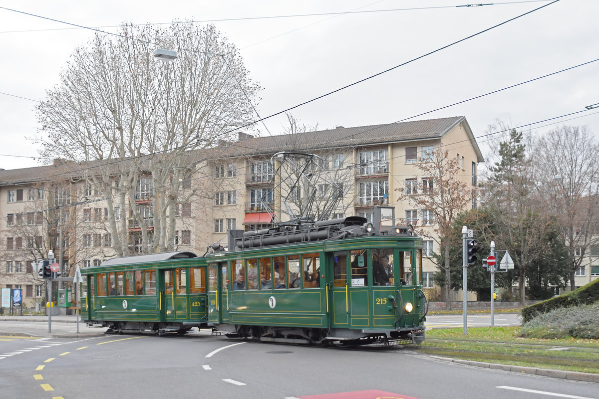 Am 07.12.2019 fand die Santiglausenfahrt des Tramclub Basel statt. Hier verlässt der Be 2/2 215 mit dem B2 423 die Haltestelle Denkmal Richtung Depot Dreispitz.